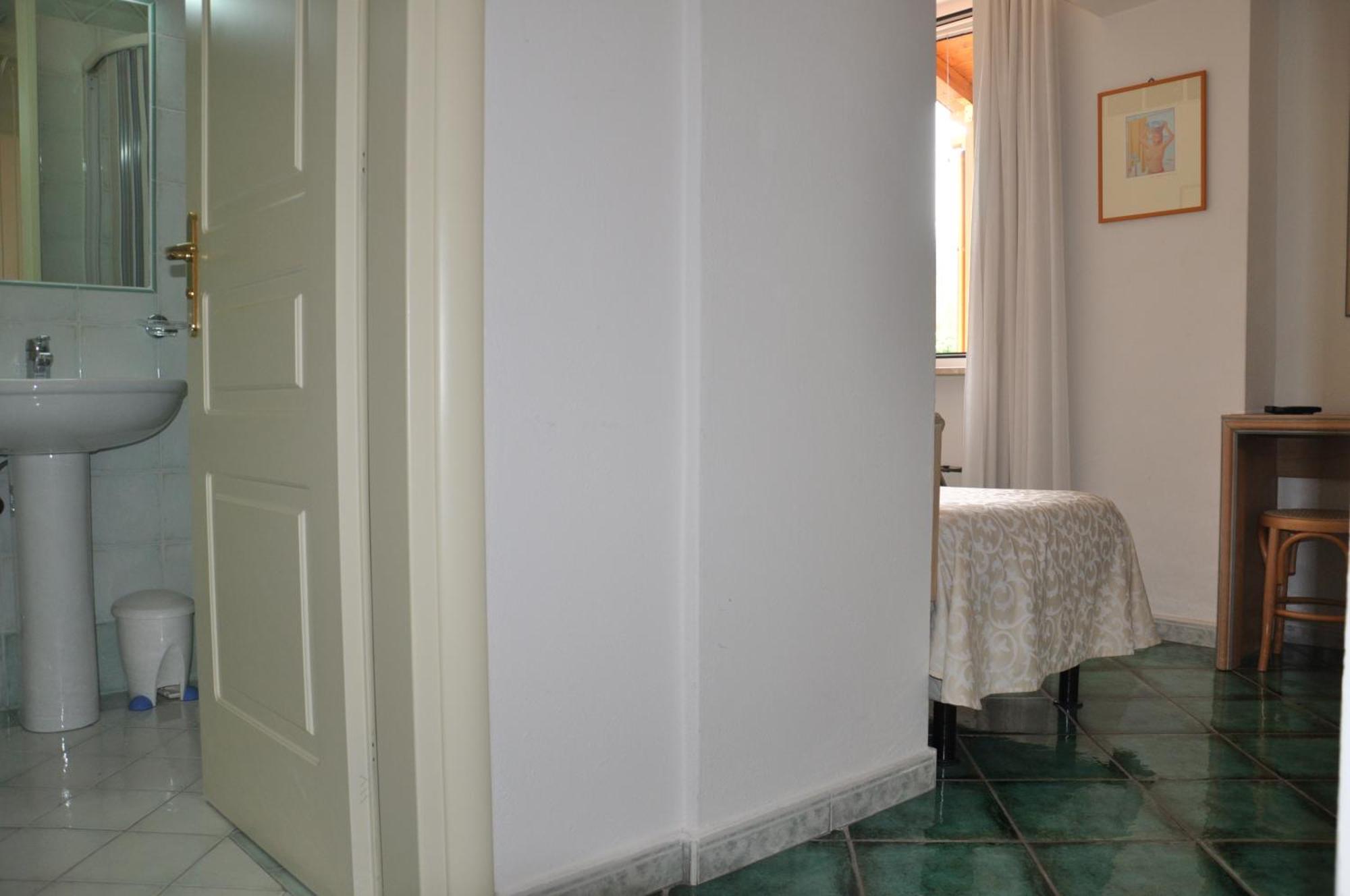 Hotel La Marticana Ischia Værelse billede